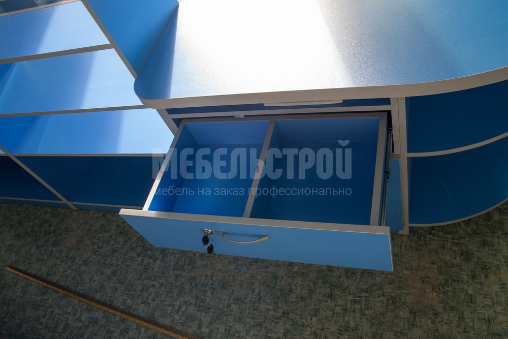 Мебель для магазинов на заказ в Севастополе. Мебельстрой